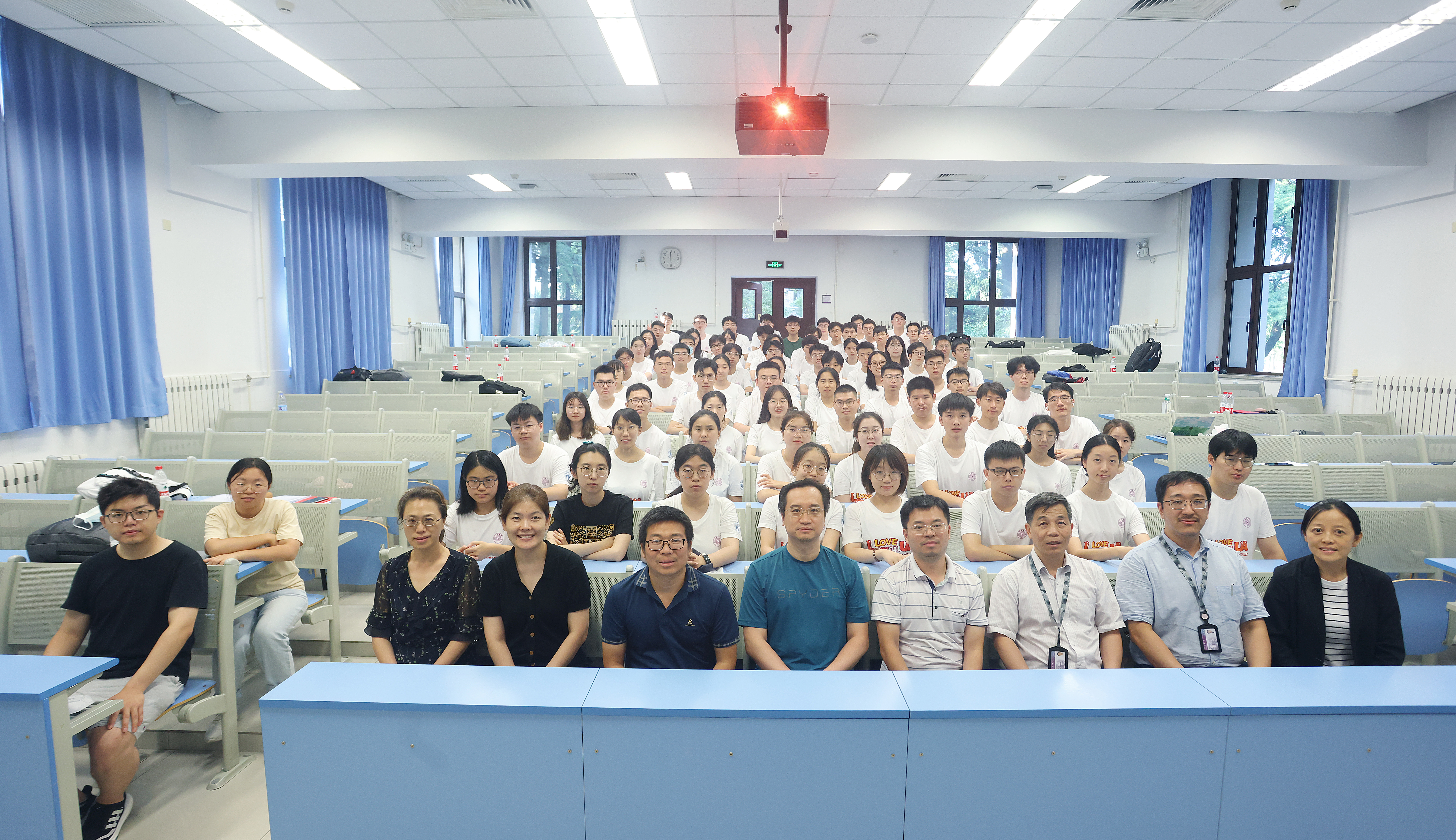 小-20230724-临床医学院交叉人才培养项目夏令营-教学办-夏令营闭幕式现场.jpg