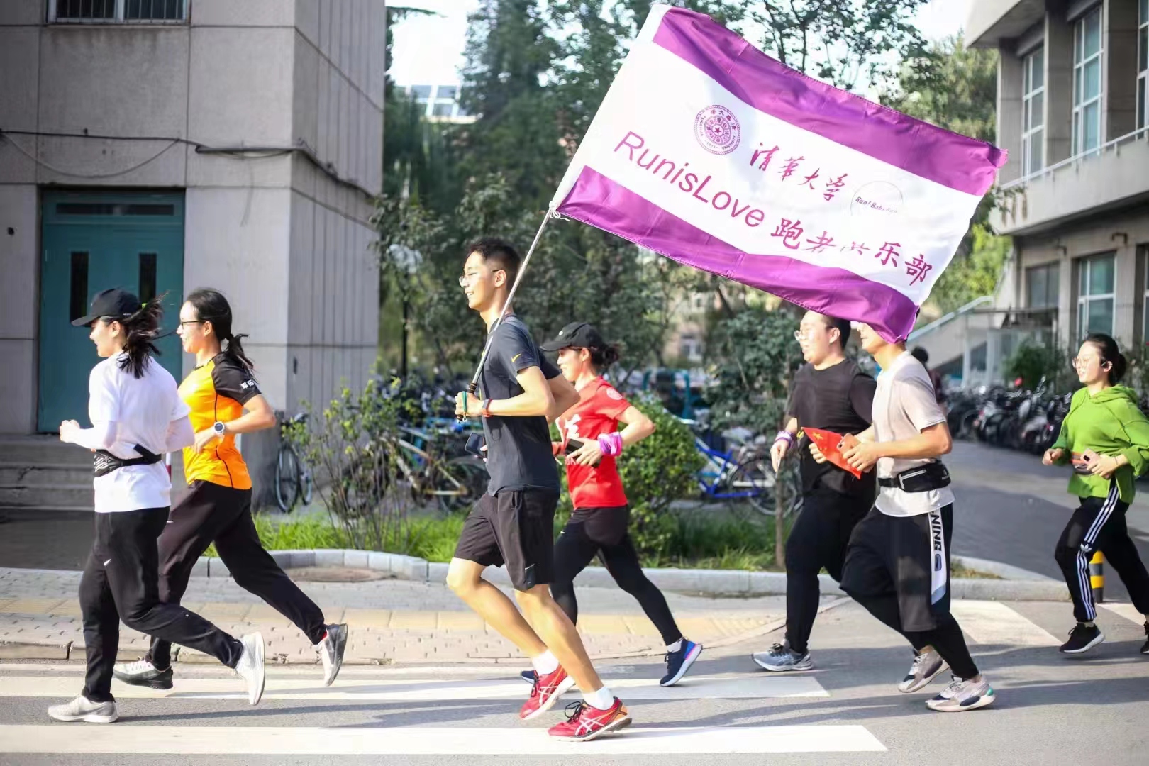 20220606-校园内的“健心跑”队伍-心理中心-照片jpg 20220606-校园内的“健心跑”队伍-心理中心-照片jpg