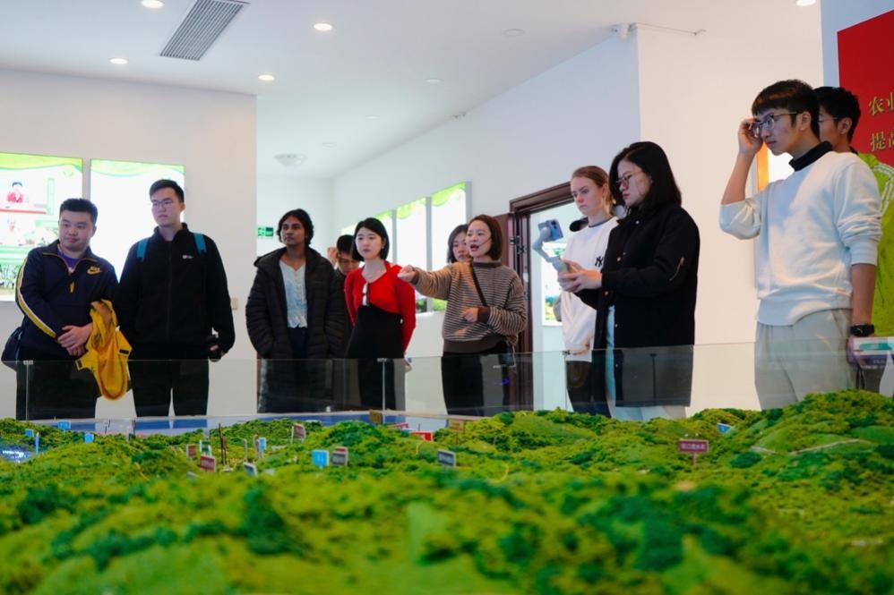 20231125-发现中国智慧,洞察中国发展——2023年太阳集团tyc5997“洞察中国”全球胜任力社会实践纪实-“洞察中国”福建实践支队-“洞察中国”福建实践支队赴宁德市九都水土保持科技示范园调研.jpg