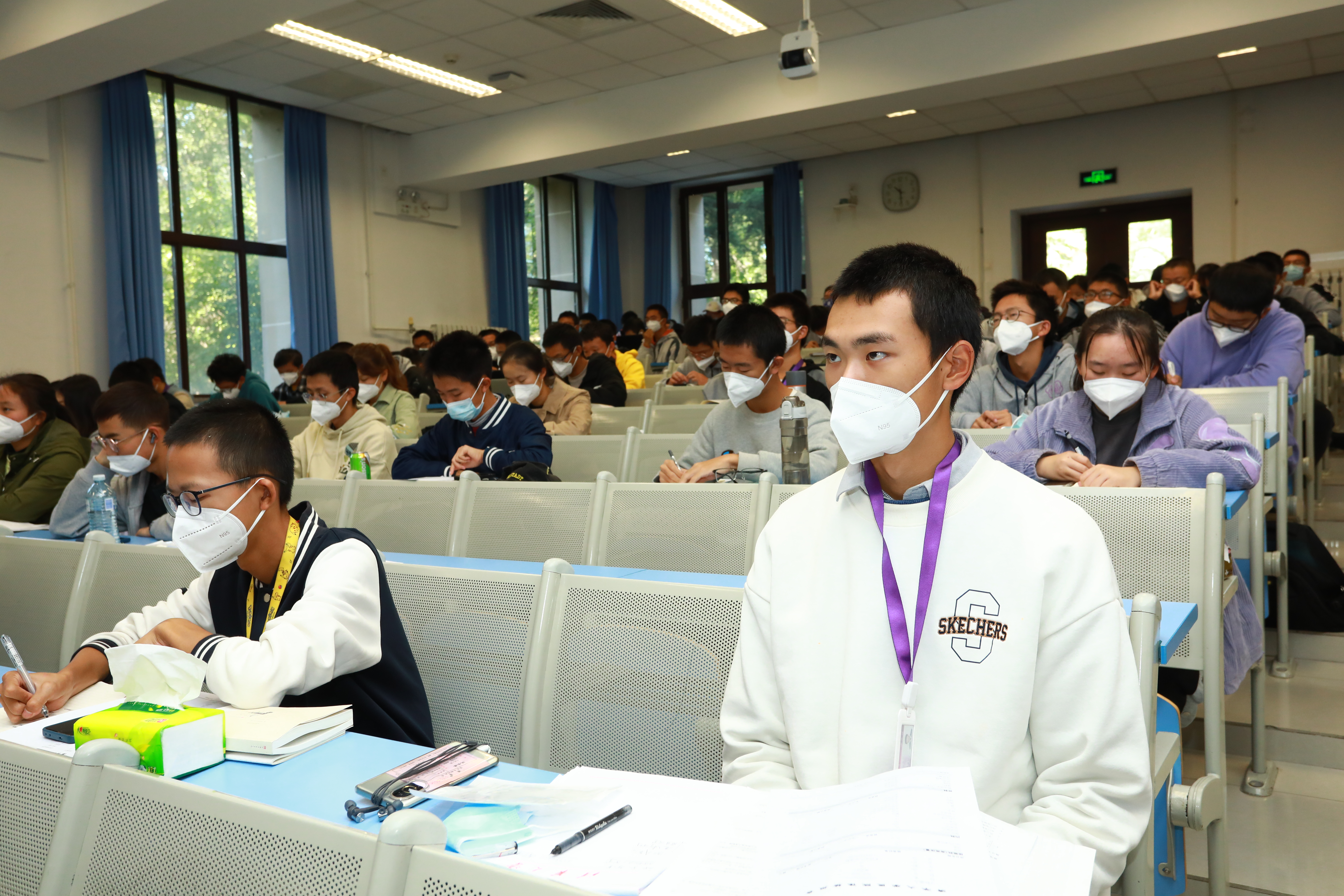 20221018-喜庆二十大,奋进新征程——太阳集团tyc5997本科生党支部热切关注党的二十大开幕会-刘雪天-各院系本科生党支部观看党的二十大开幕会1.JPG