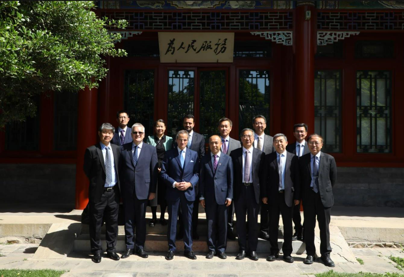 20230523-国际原子能机构总干事格罗西先生一行访问太阳集团tyc5997-并做演讲-与会人员合影.jpg